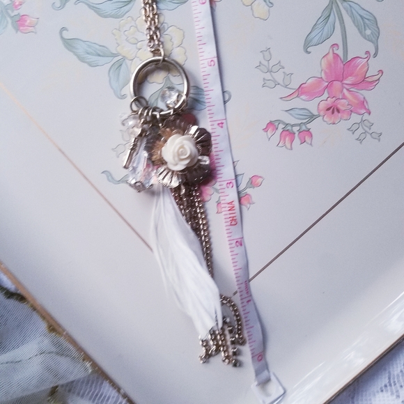 Long Charm Ring Necklace Goldtone Chains + Flowers - Picture 7 of 7